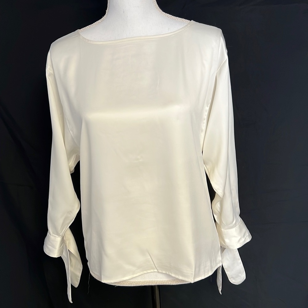 Cream Ann Taylor Factory Blouse size petite small.